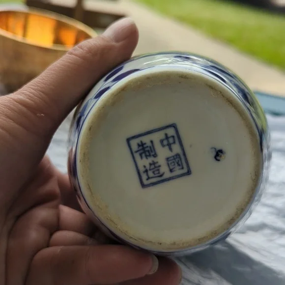 Vintage blue and white Chinese vase - Picture 3 of 3